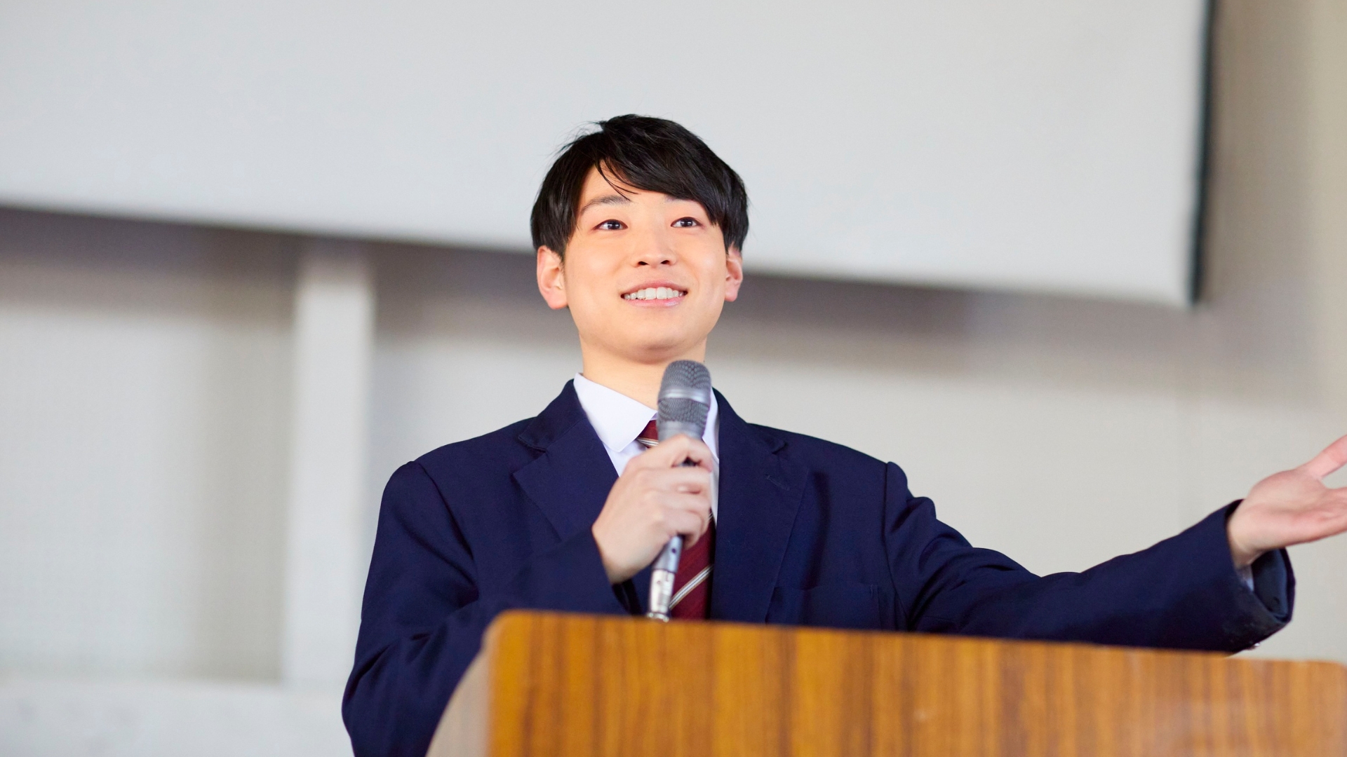 講演する代表者